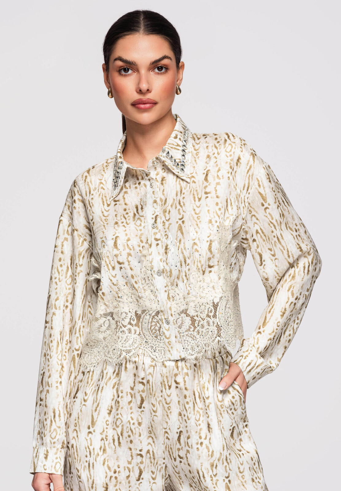Dámská kratší košile Edoti s krajkou