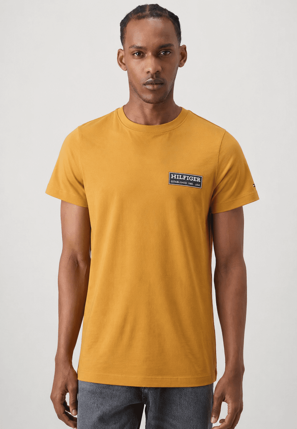 Tommy Hilfiger pánské hořčicové tričko MW0MW35465 M