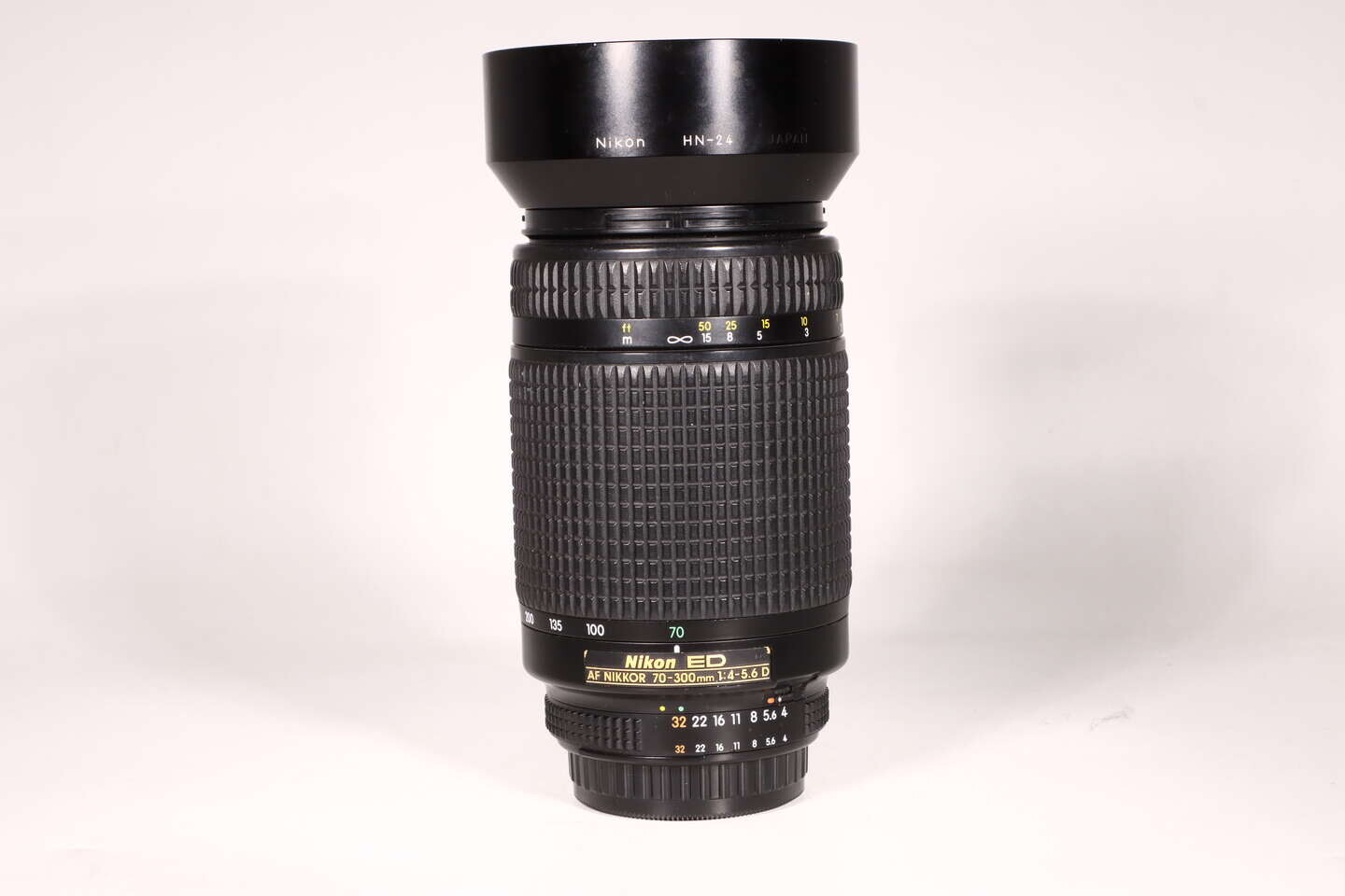 Nikon 70-300 mm f/4-5,6 AF ZOOM-NIKKOR D ED s HB-15 bazar