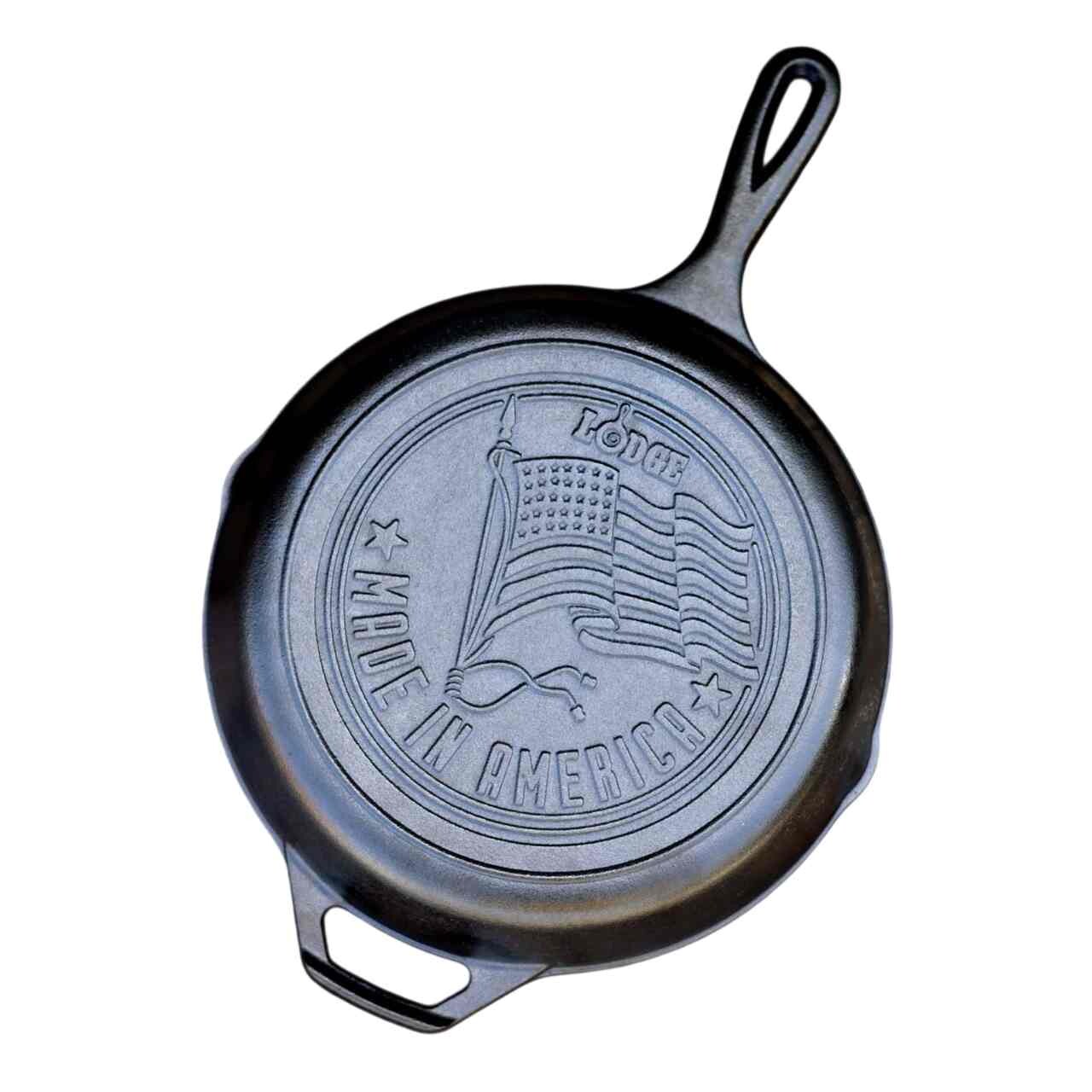 Pánev na smažení AMERICAN FLAG 26 cm, litina, Lodge