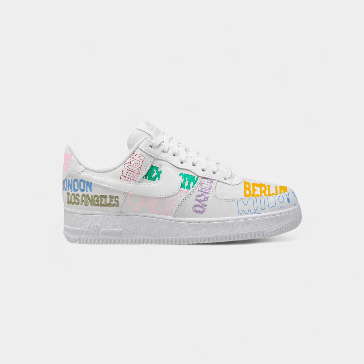 Nike  Air Force 1 Low World Tour White  Bílá