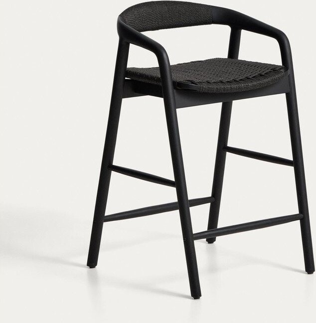 Černá barová židle s područkami z dubového dřeva (výška sedáku 65 cm) Derile – Kave Home