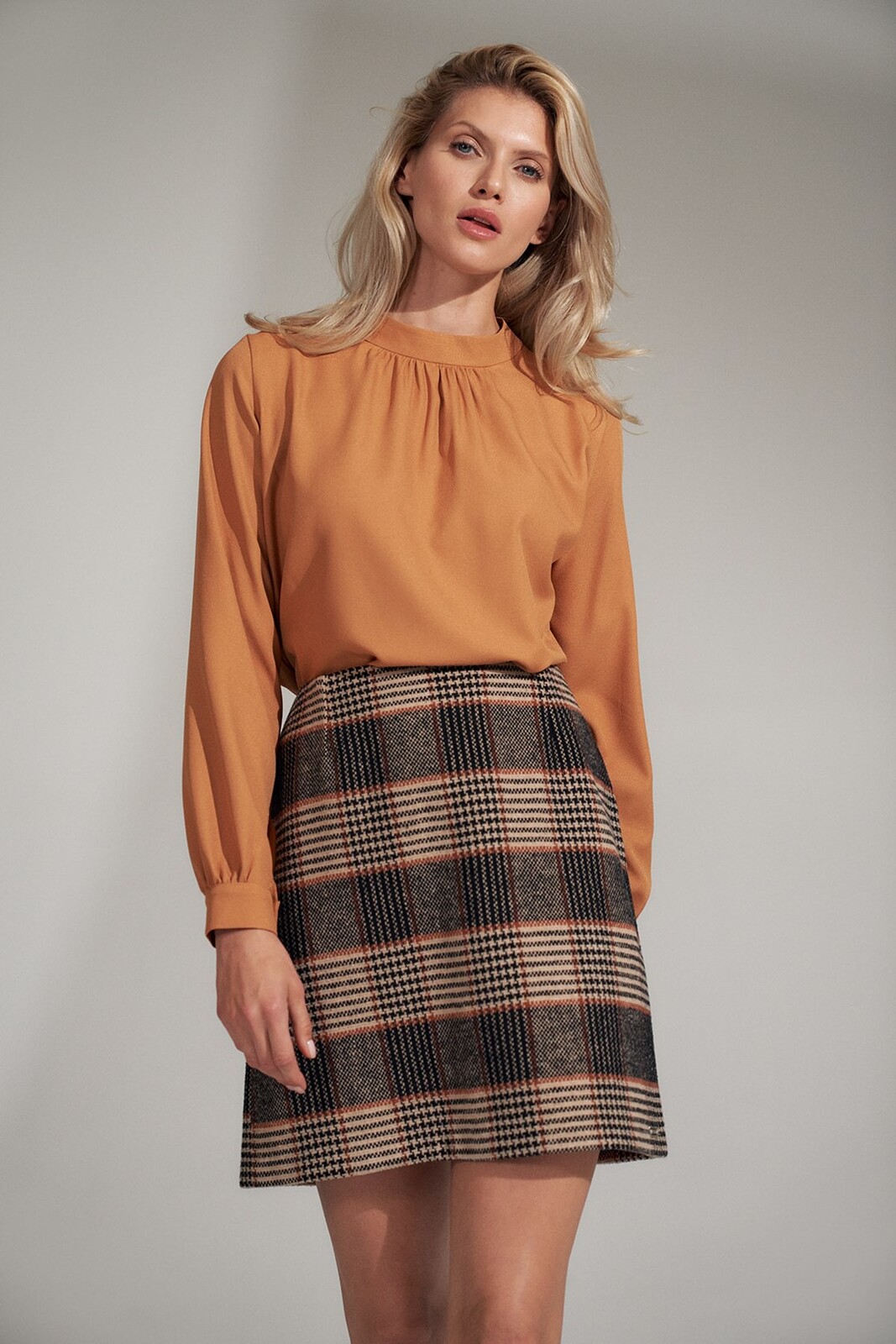 Karamelová dámská elegantní halenka M730 Caramel Brown Velikost: XL