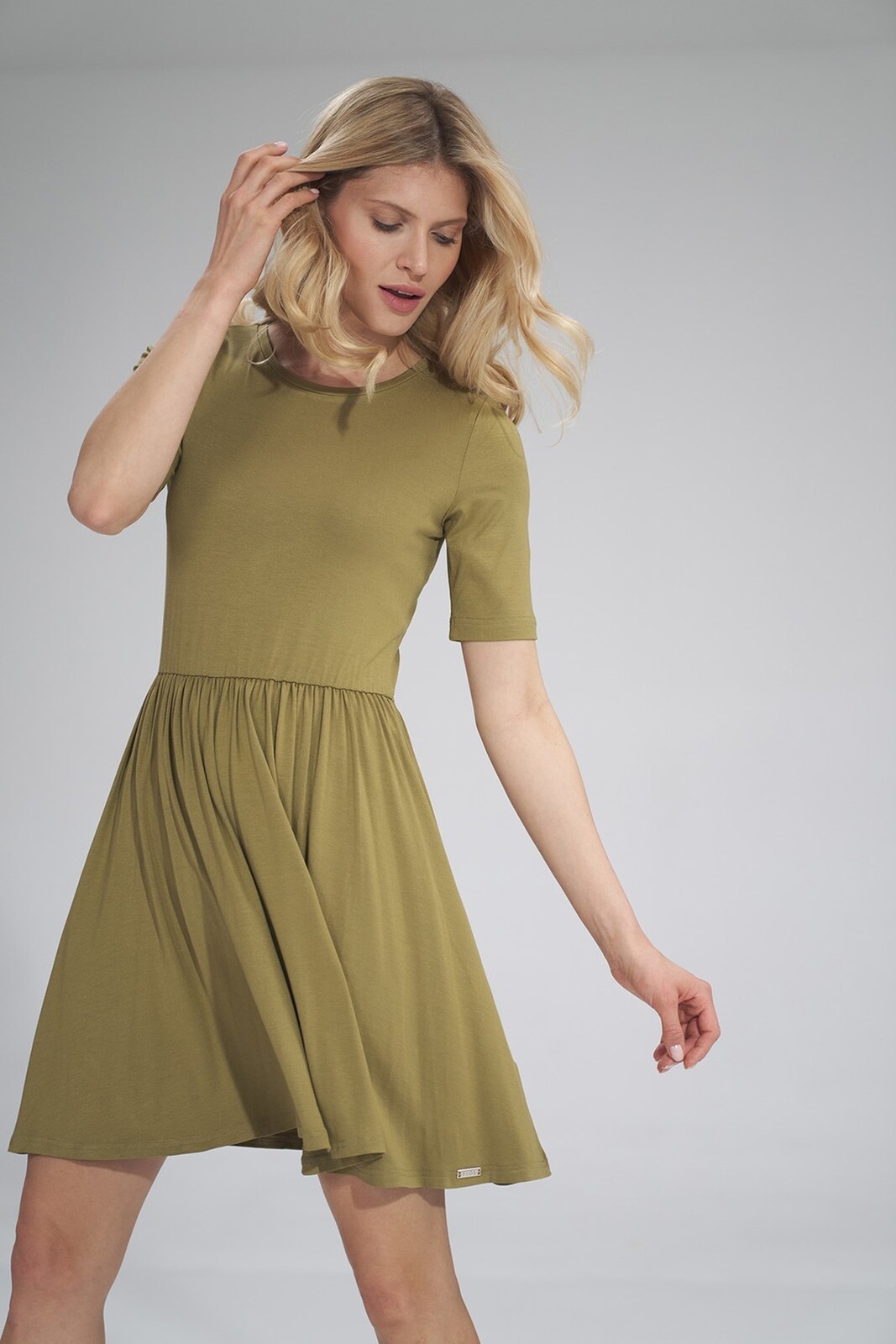Olivové šaty s krátkými rukávy M751 Olive Green Velikost: S