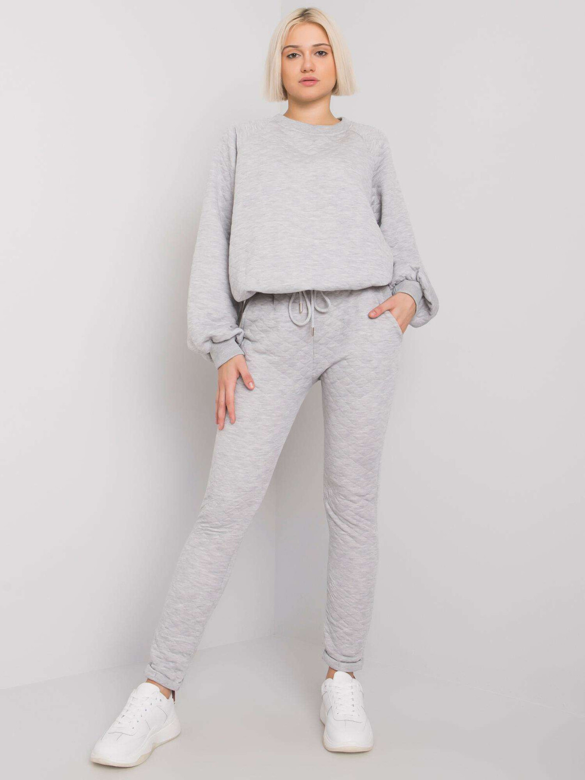 Světle šedá dámská prošívaná tepláková souprava RV-KMPL-7448.28-gray Velikost: S/M