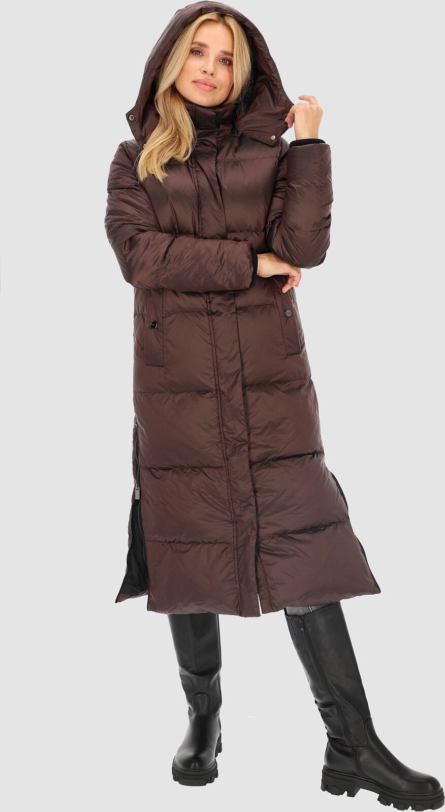 Hnědá dámská dlouhá péřová bunda s bočními rozparky BLH 230056 FX - brown Velikost: XL