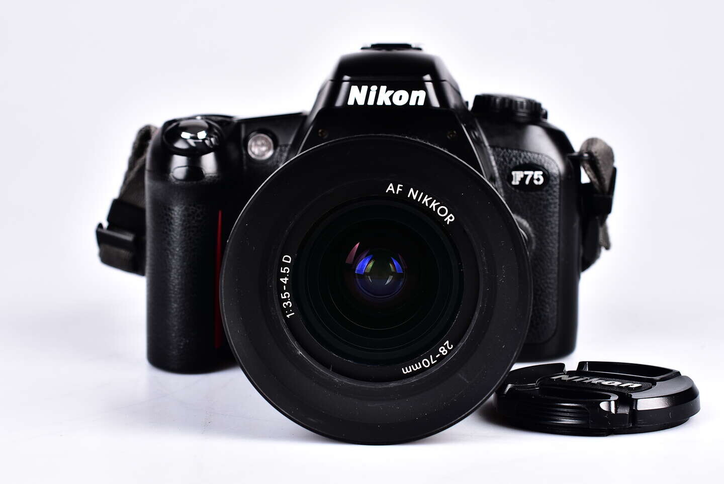 Nikon F75 + 28-80 mm D bazar