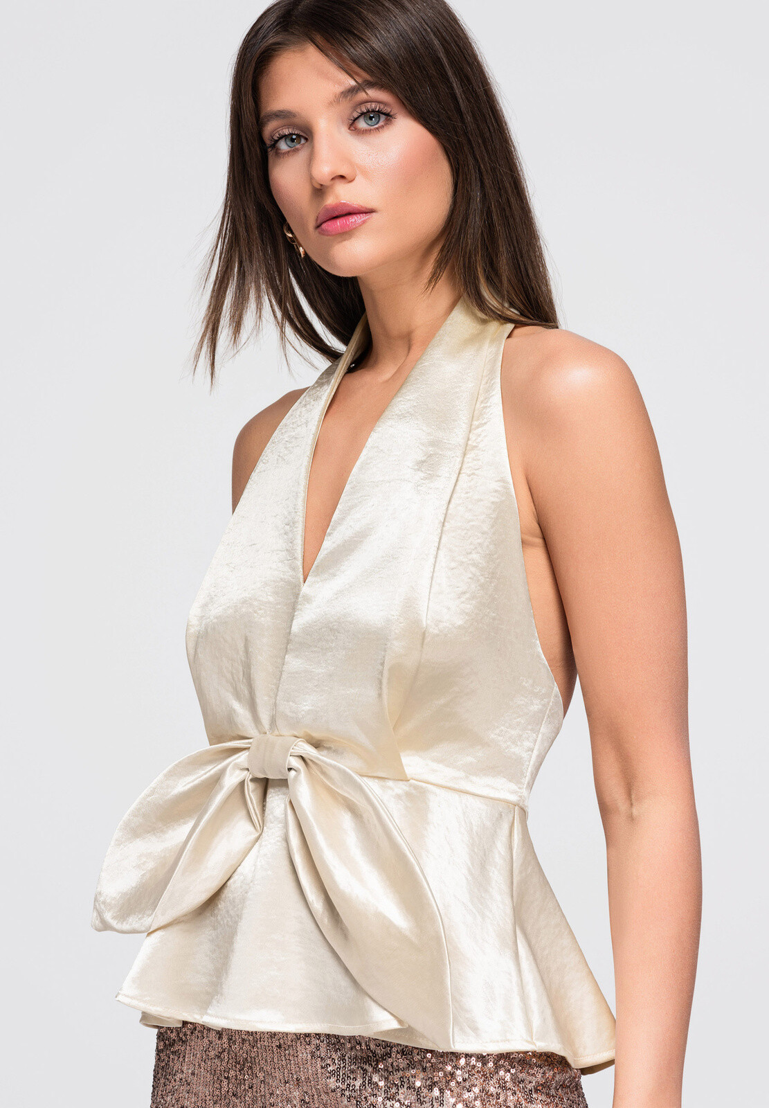 Dámská halenka s halter výstřihem