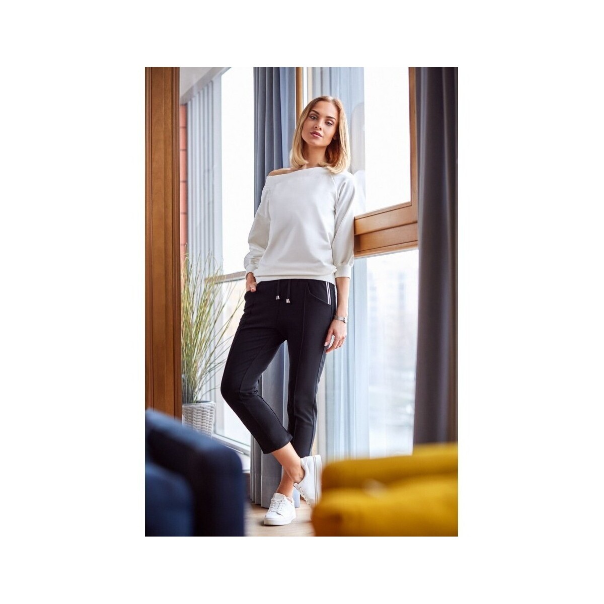 Made Of Emotion  Dámské kalhoty joggers Gyurmey M411 černá  Černá