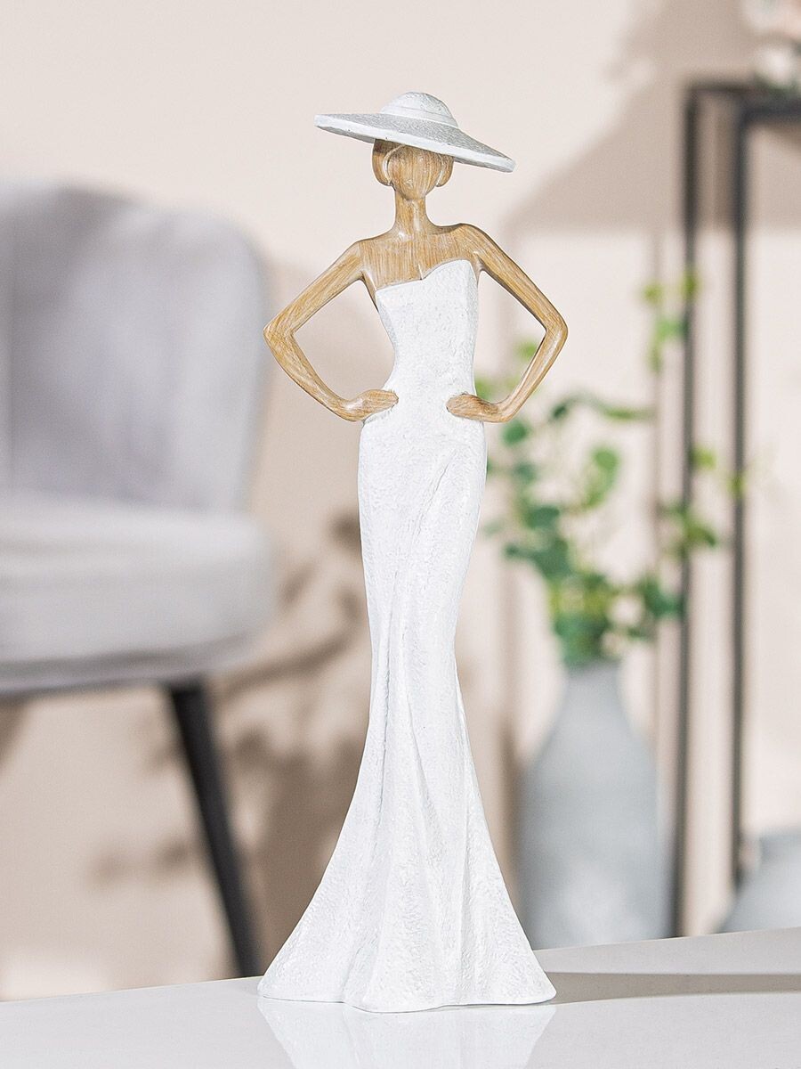 Gilde Soška žena v elegantních šatech