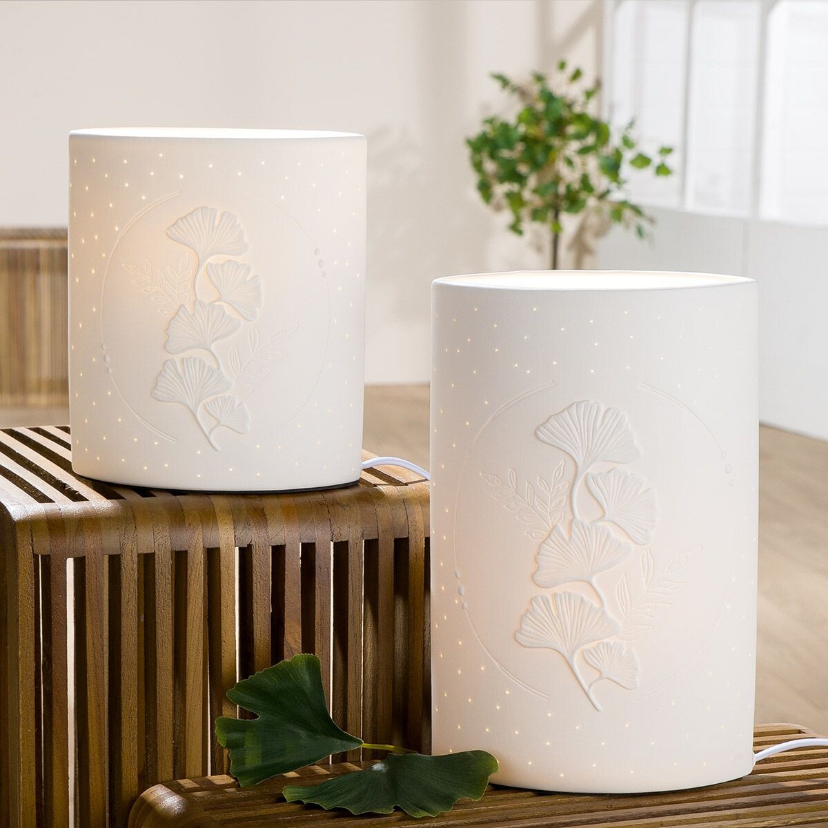 Gilde Porcelánová lampa s motivem ginkga