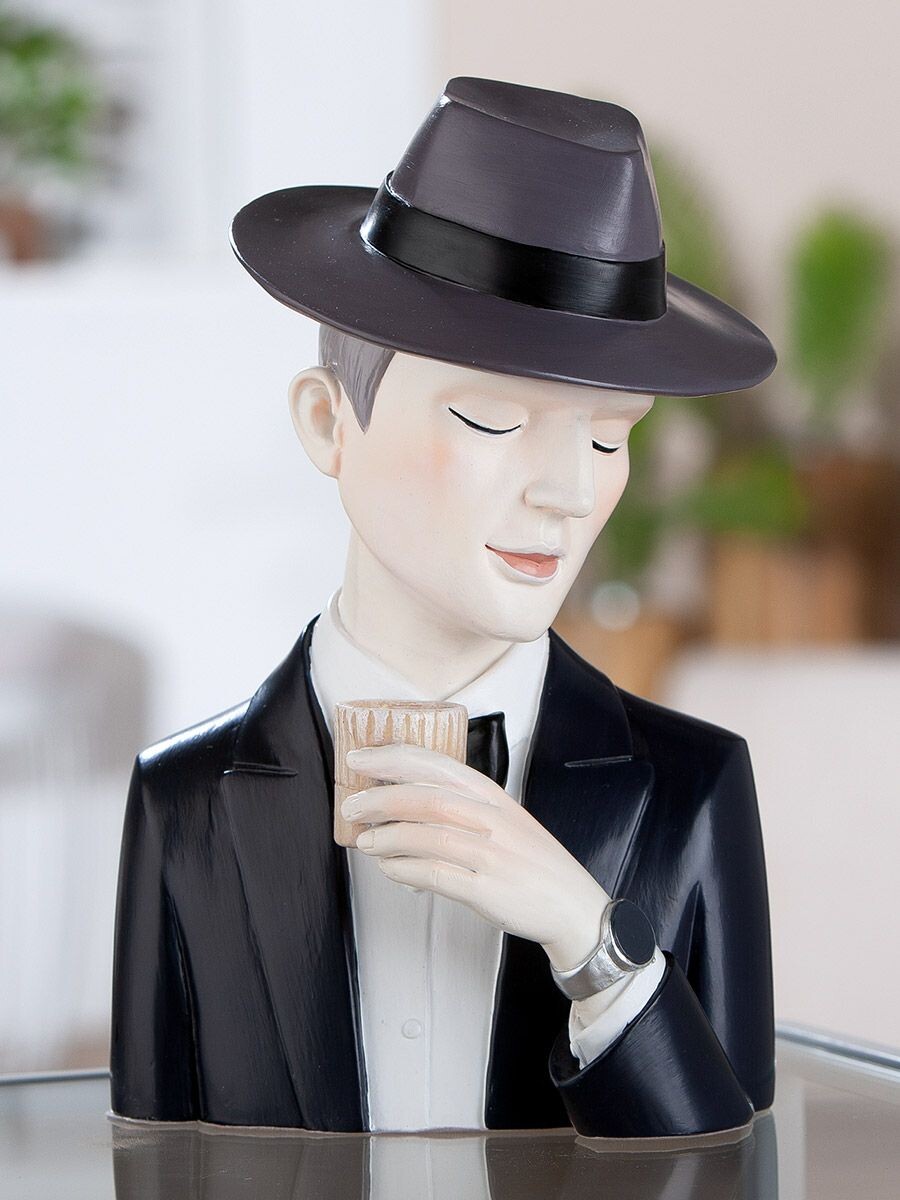 Gilde Polyfigurka muže Gentleman s whisky, 26 cm