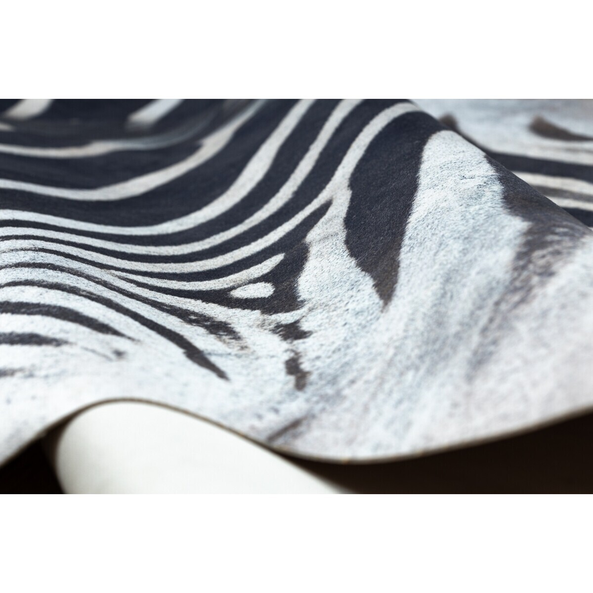 Rugsx  Koberec umělá hovězí kůže Zebra G5128-1, bí 180x220 cm  Bílá