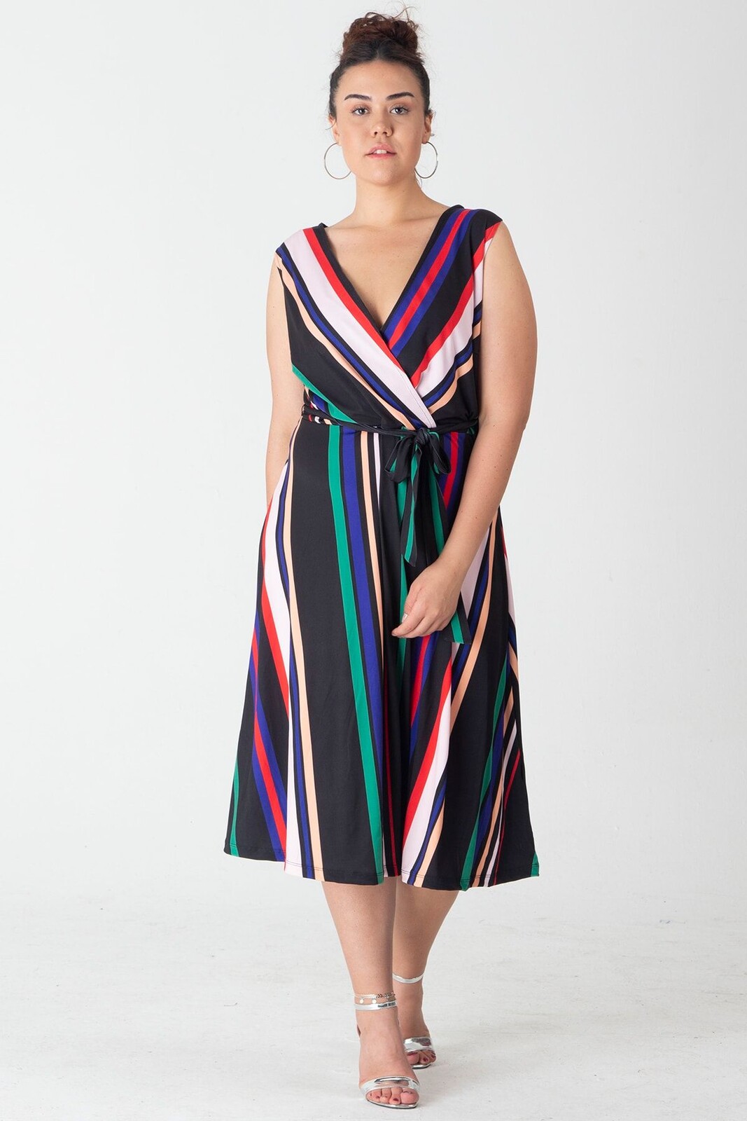 Dámské plus size pruhované zavinovací šaty