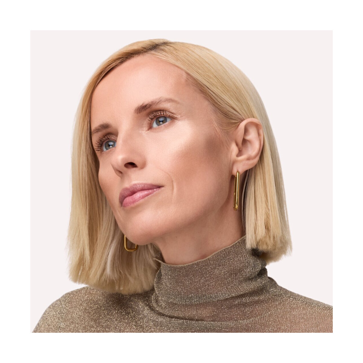 Catrice  More Than Glow Liquid Highlighter - 10 Pearl Glaze  Béžová