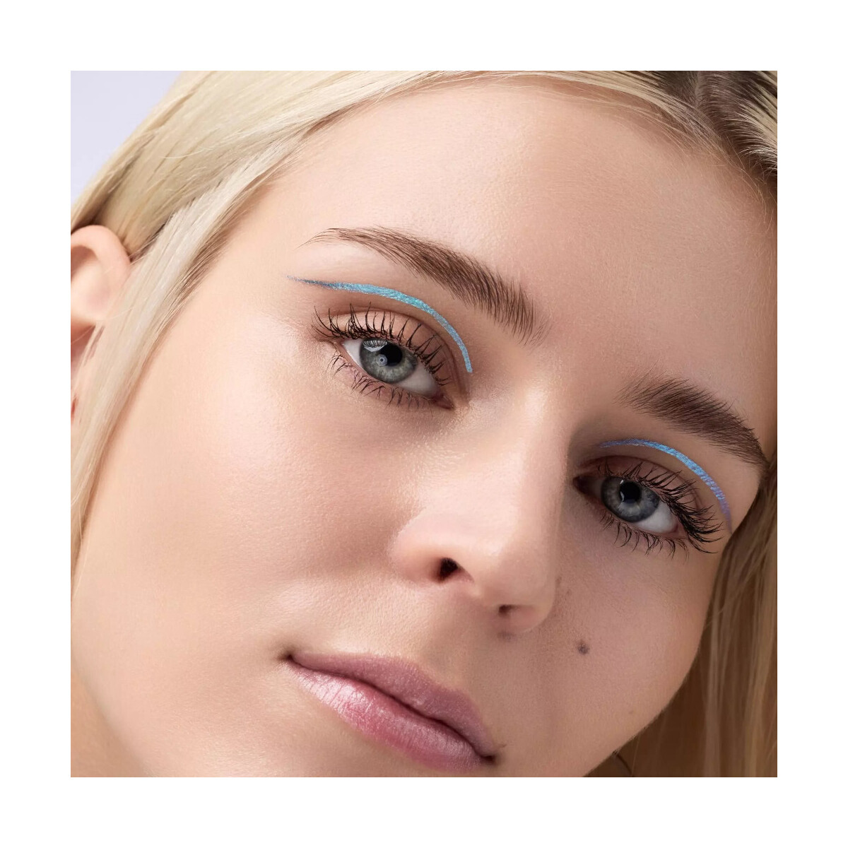 Catrice  Space Glam Effect Liquid Eyeliner - 30 Cosmic Chrome  Modrá