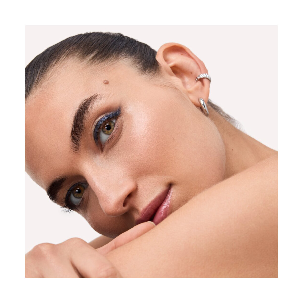 Catrice  Jewel Glide Effect Eye Pencil - 30 Midnight Sapphire  Šedá