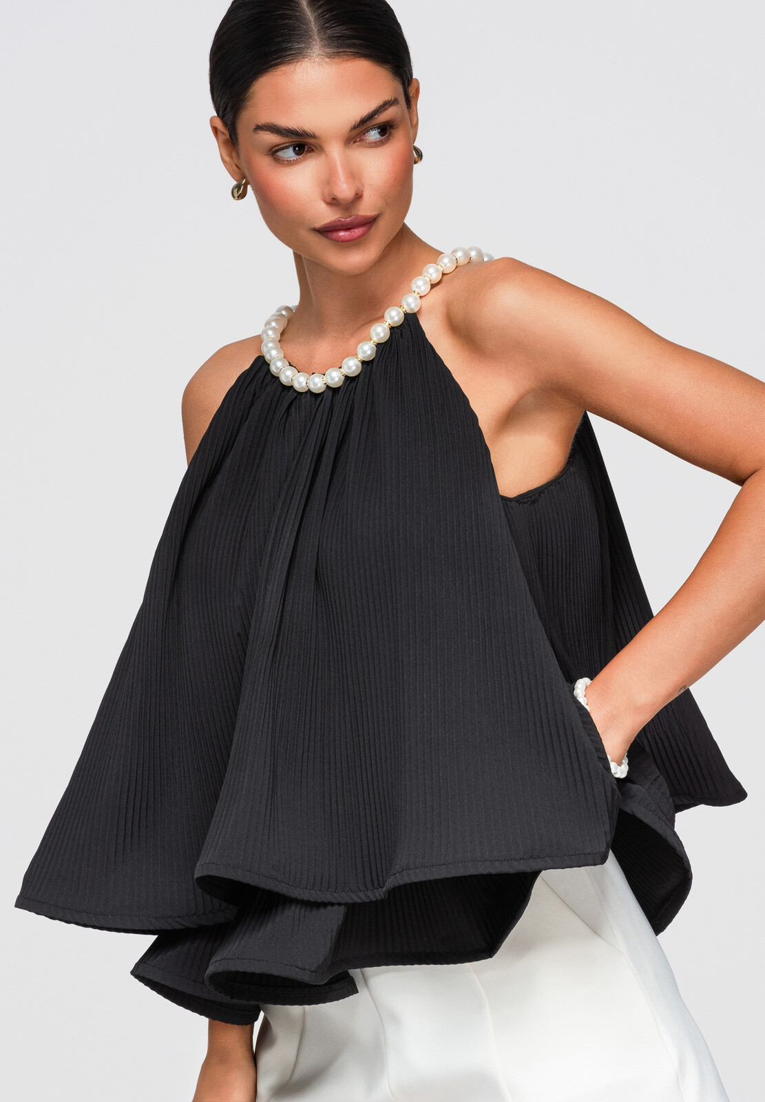 Elegantní dámská halenka bez rukávů