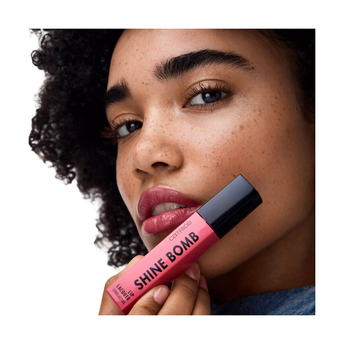 Catrice  Shine Bomb Lip Lacquer - 80 Flirt Alert  Červená