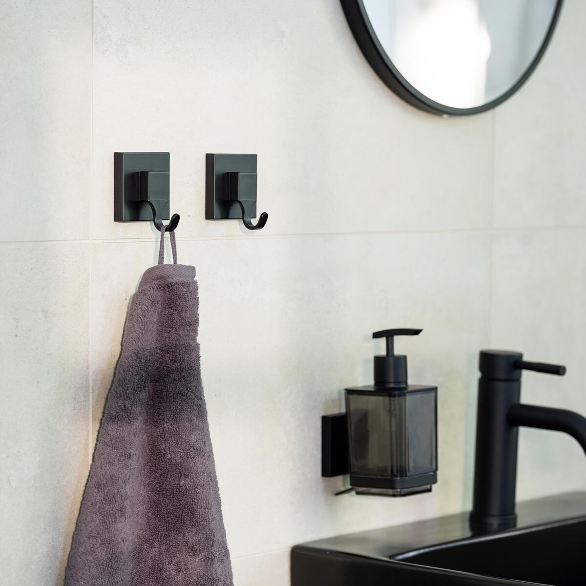 WENKO Vacuum-Loc® Háčky na ručníky Quadro, černé, 2 ks