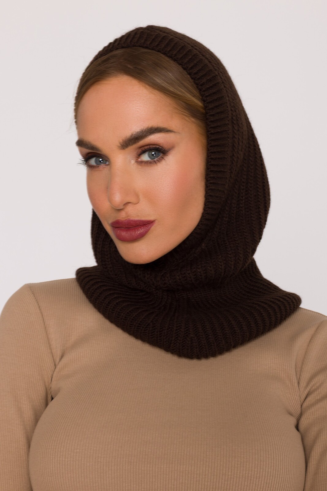 Made Of Emotion Woman's Balaclava-style hood with a fitted neck warmer - brown