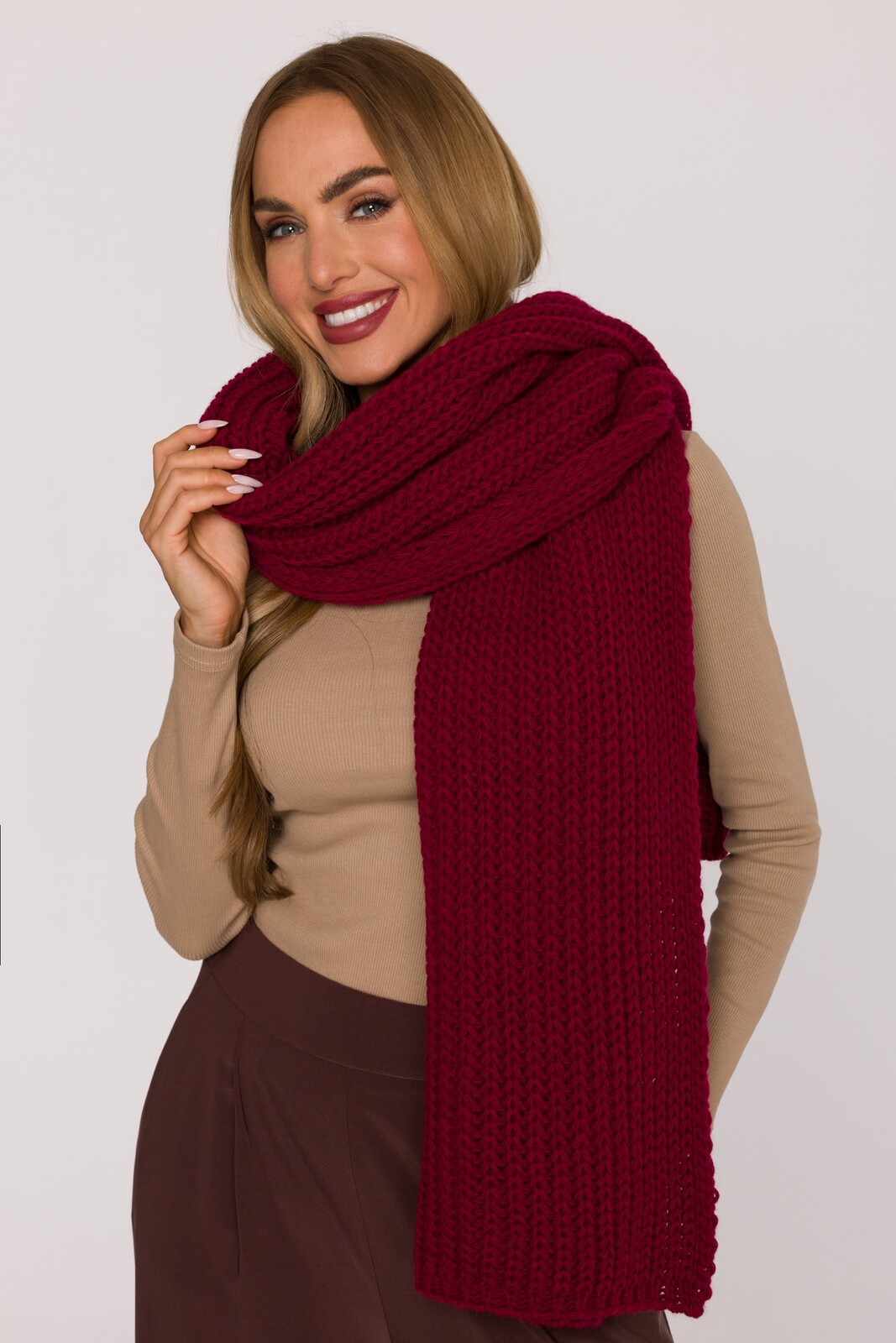 Made Of Emotion Woman's Long scarf made of soft, ribbed-knit yarn - maroon