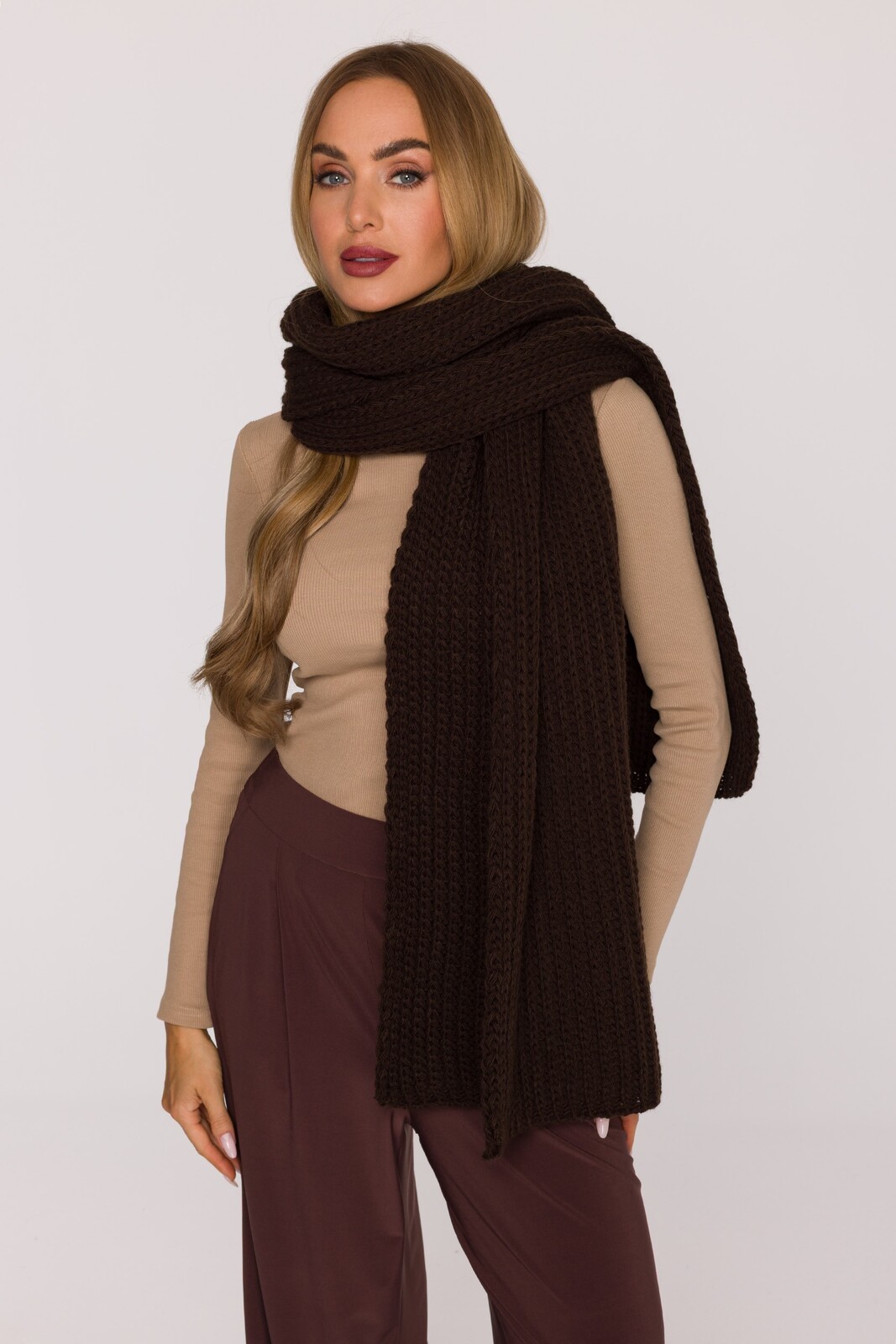 Made Of Emotion Woman's Long scarf made of soft, ribbed-knit yarn - brown