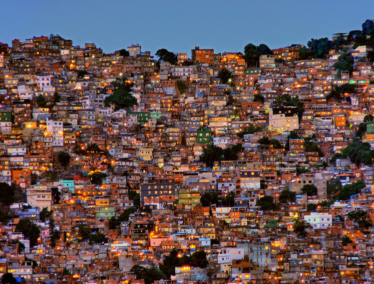 Adelino Alves Plakát, Obraz - Nightfall in the Favela da Rocinha, Adelino Alves, 40 × 30 cm