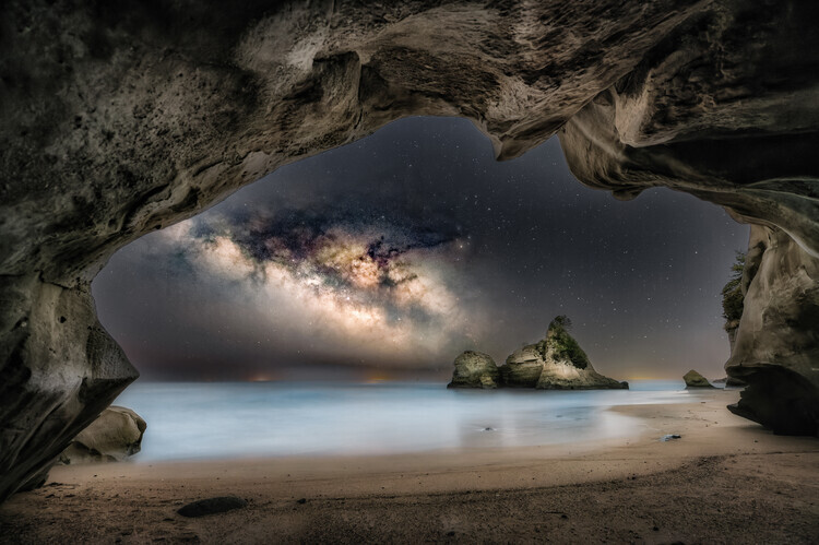 Daiki Suzuki Plakát, Obraz - In the cave with starry sky, Daiki Suzuki, 40 × 26.7 cm