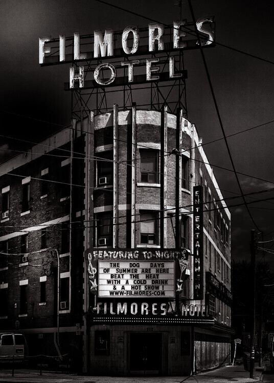 The Learning Curve Plakát, Obraz - Filmores Hotel At Night, The Learning Curve, 30 × 40 cm