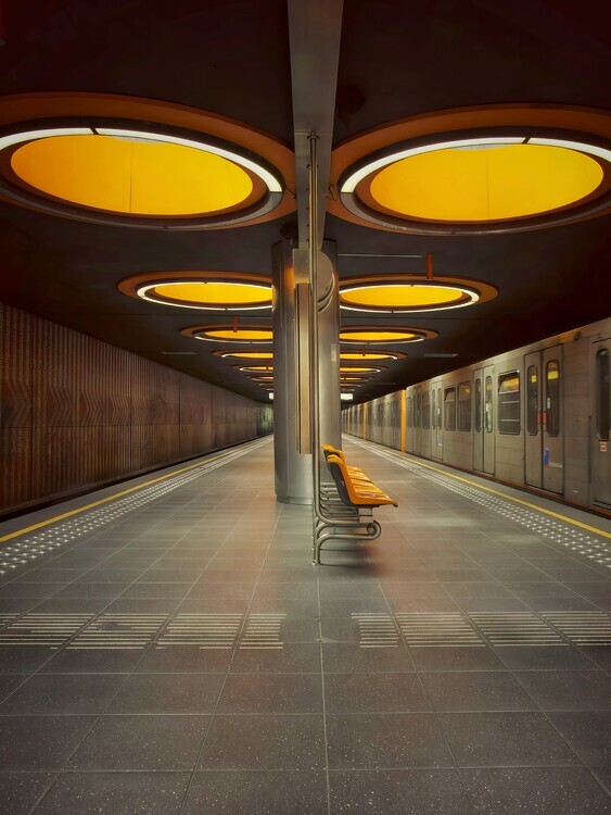 Frank Bruynseraede Plakát, Obraz - Orange Lit Metro Station, Frank Bruynseraede, 30 × 40 cm