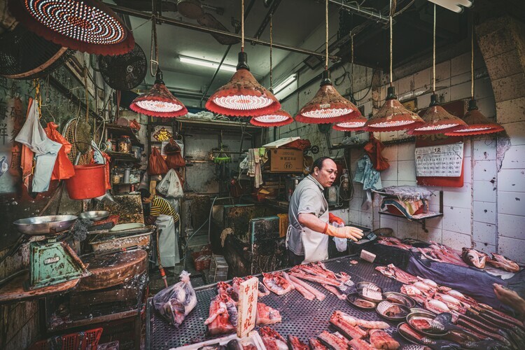 Marco Tagliarino Plakát, Obraz - Hong Kong Market Butcher, Marco Tagliarino, 40 × 26.7 cm