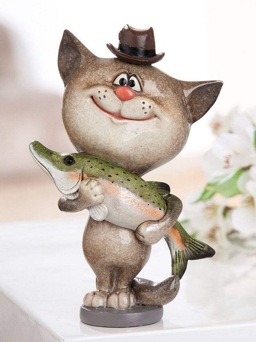 Gilde Kočka s rybou – figurka Angler, 14 cm