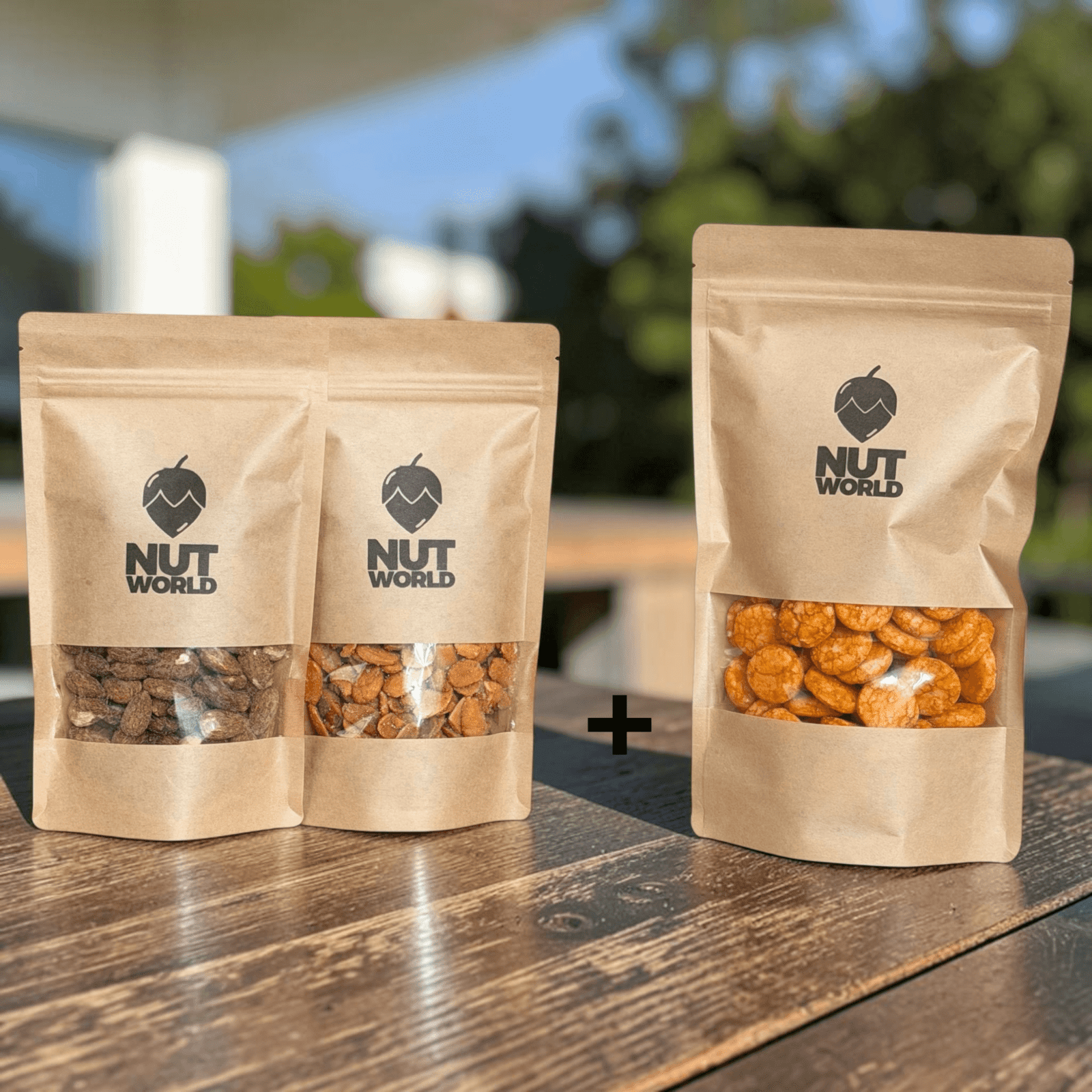 Nutworld.cz Mandle uzené 200g + Mandle v medu a soli 200g + Krekry ZDARMA