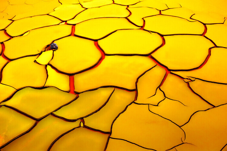 E. de Juan Plakát, Obraz - Yellow ground, red heart, E. de Juan, 40 × 26.7 cm