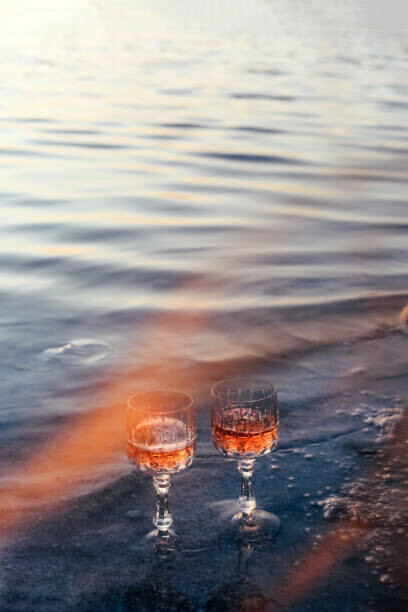 Maryna Terletska Plakát, Obraz - Glasses of champagne on the beach. Alcoholic drink outdoors. Unusual drink., Maryna Terletska, 26.7 × 40 cm