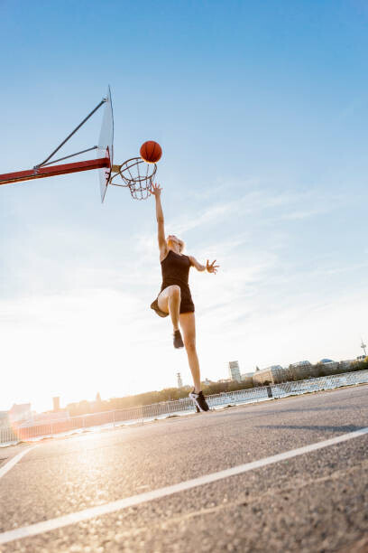 Westend61 Plakát, Obraz - Blonde woman playing basketball in Cologne,, Westend61, 26.7 × 40 cm
