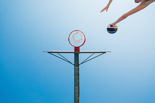 deimagine Plakát, Obraz - Woman shoots for goal in the basketball court, deimagine, 40 × 26.7 cm