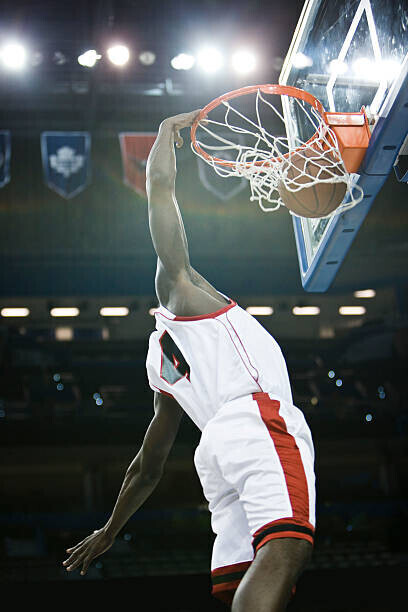 PhotoAlto/Sandro Di Carlo Darsa Plakát, Obraz - Basketball player slam dunking basketball, PhotoAlto/Sandro Di Carlo Darsa, 26.7 × 40 cm