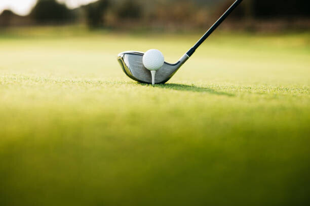 Jordi Salas Plakát, Obraz - Golf Ball On tee, Jordi Salas, 40 × 26.7 cm