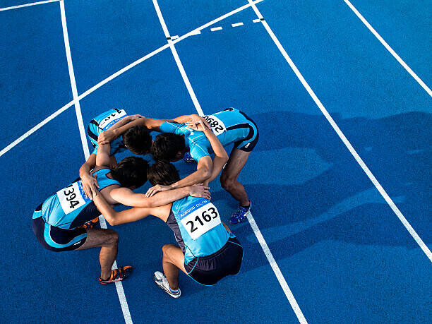 Michael H Plakát, Obraz - Athletes making a circle, Michael H, 40 × 30 cm
