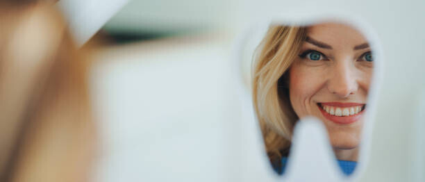 Halfpoint Images Plakát, Obraz - Happy patient looking at her teeth in mirror., Halfpoint Images, 50 × 21.4 cm