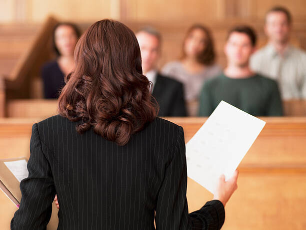 Chris Ryan Plakát, Obraz - Lawyer holding document and speaking to, Chris Ryan, 40 × 30 cm