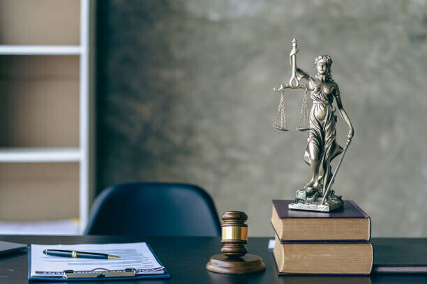 ArLawKa AungTun Plakát, Obraz - The scales of injustice, the hammer, ArLawKa AungTun, 40 × 26.7 cm
