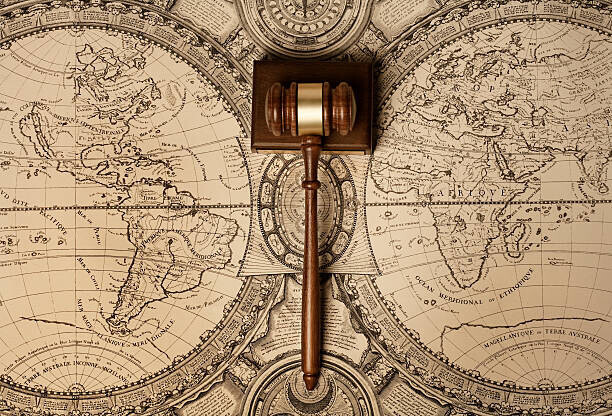 aluxum Plakát, Obraz - Gavel on old world map, aluxum, 40 × 26.7 cm