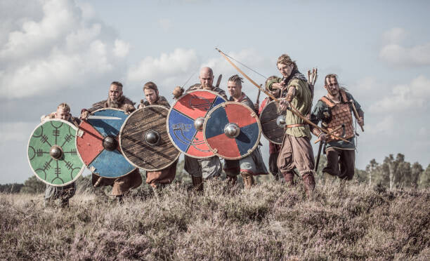 Lorado Plakát, Obraz - Weapon wielding viking warriors in formation, Lorado, 40 × 24.3 cm