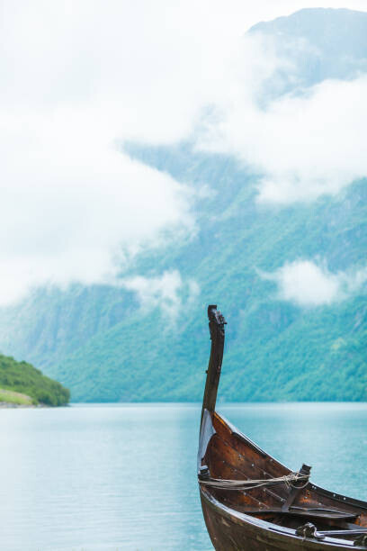 Voyagerix Plakát, Obraz - Old wooden viking boat in norwegian nature, Voyagerix, 26.7 × 40 cm