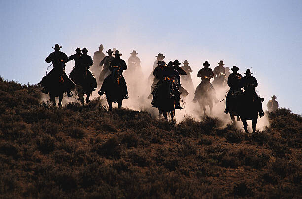 Jules Frazier Plakát, Obraz - Cowboys riding horses, silhouette, Jules Frazier, 40 × 26.7 cm