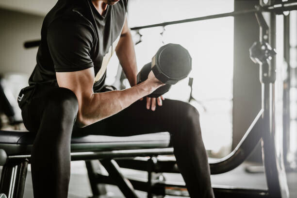 interstid Plakát, Obraz - man doing concentration curls exercise working, interstid, 40 × 26.7 cm