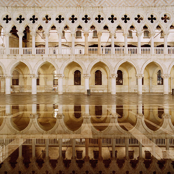 Gary Yeowell Plakát, Obraz - Doge's Palace,Palazzo Ducale in Venice at night, Gary Yeowell, 40 × 40 cm